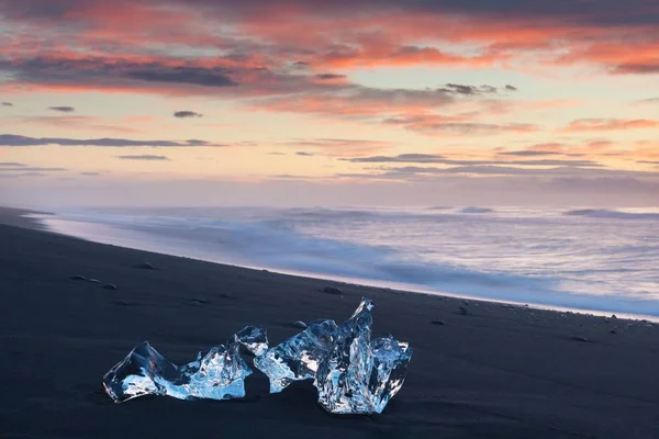 Naturskön Utsikt Över Isblock Mulen Himmel — Stockfoto