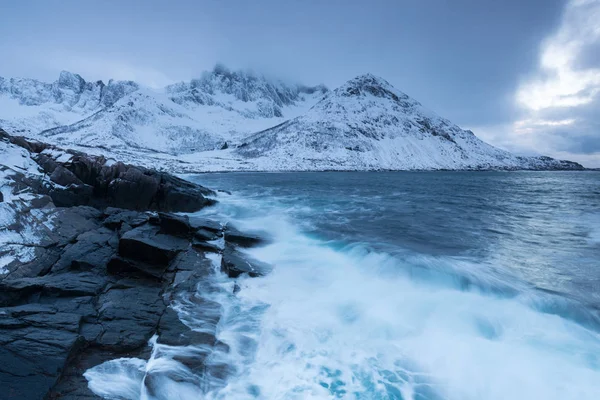 Vista Panorâmica Dos Alpes Noruegueses Mar Inverno — Fotografia de Stock