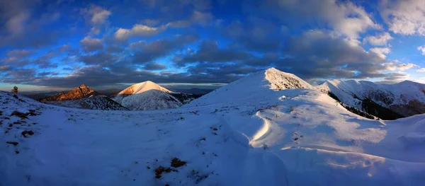 Vista Panorámica Las Montañas Rocosas Nieve Invierno — Foto de Stock