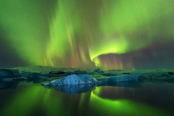 Vista Panorâmica Das Luzes Verdes Norte Sobre Blocos Gelo — Fotografia de Stock