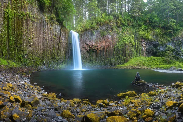 Scenic View Man Sitting Waterfall Summer — Stock Photo, Image