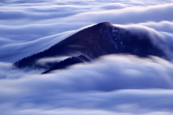 云中山景 选择性聚焦 — 图库照片