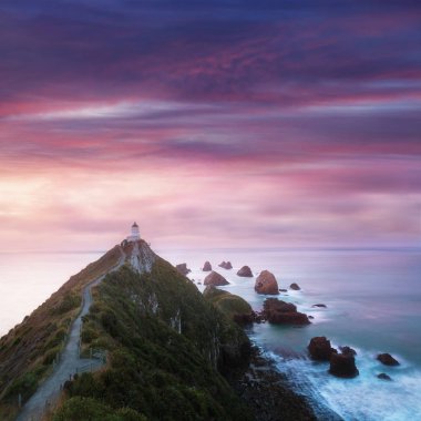 Okyanus üzerinde ışık Demeti ile Kermorvan deniz feneri, Le Conquet, Brittany, Fransa, Avrupa 