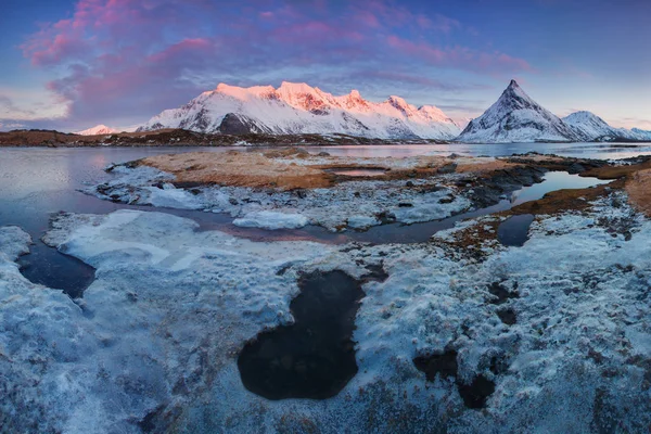 Malerischer Blick Auf See Und Berge Schnee — Stockfoto