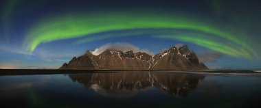 yeşil kuzey ışıklarının manzara görünümü