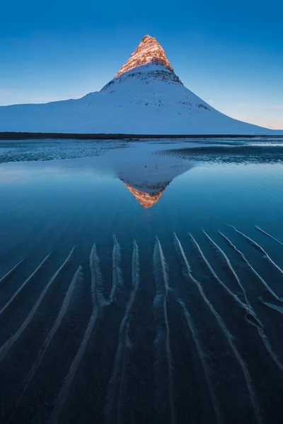 Malowniczy Widok Góry Jezioro Zimą — Zdjęcie stockowe