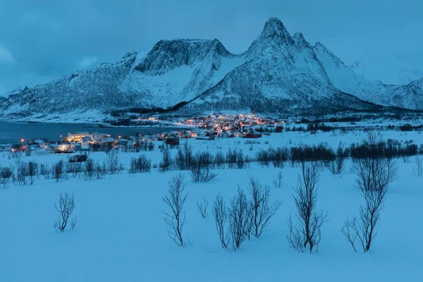 Vista Panoramica Case Illuminate Montagne Inverno — Foto Stock