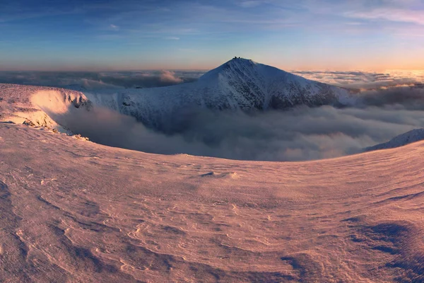 Сценический Вид Гор Снегу Закате — стоковое фото