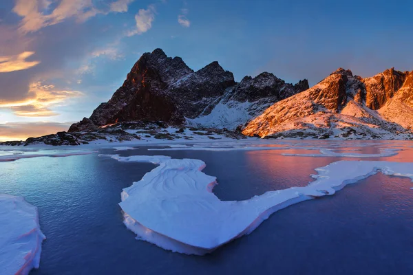 Malerischer Blick Auf Verschneite Berge Winter — Stockfoto