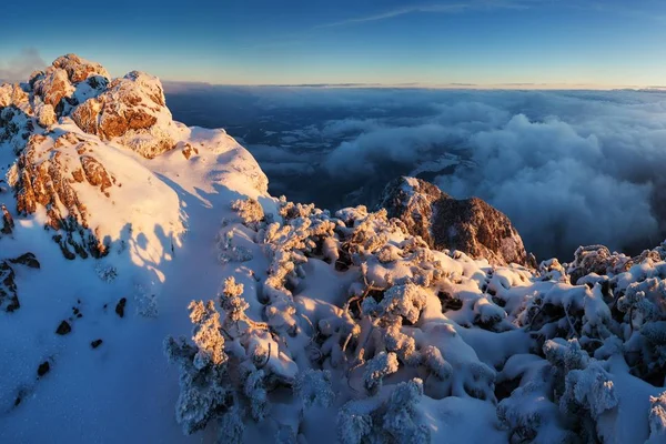 雪の山々の風光明媚な眺め イタリア ヨーロッパ — ストック写真