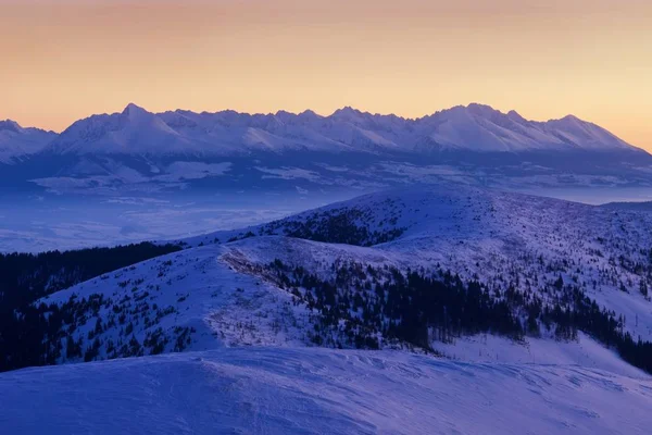 Γραφική Θέα Στα Βραχώδη Όρη Στο Χιόνι — Φωτογραφία Αρχείου
