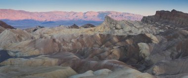Zabriskie Point'ten görünüm, Death Valley Ulusal Parkı, Inyo County, Kaliforniya, Amerika Birleşik Devletleri. Ölüm Vadisi, yarımkürenin en düşük noktası ev, büyük bir kış kaçış nokta yapar