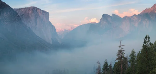 Classic Tunnel View Scenic Yosemite Valley Famous Capitan Half Dome — Stock Photo, Image