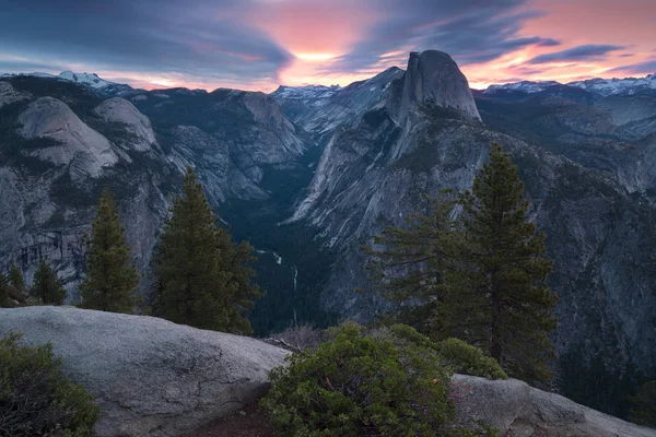 Half Dome Yosemite Völgy Yosemite Nemzeti Parkban Színes Naplemente Alatt — Stock Fotó