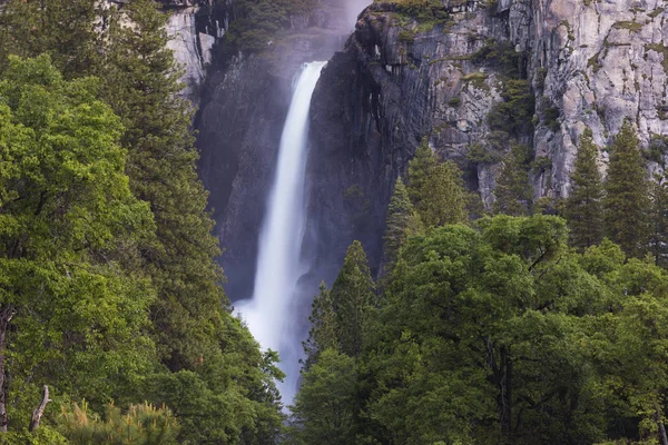 Yosemite Vadisi'nden Yosemite Şelalesi, Yosemite Ulusal Parkı, Kaliforniya, Abd 