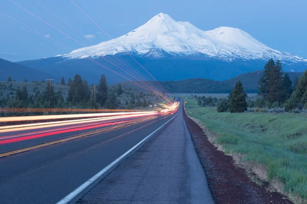 Movendo Trilha Por Estrada Direção Mounts Shasta Shastina Califórnia Estados — Fotografia de Stock