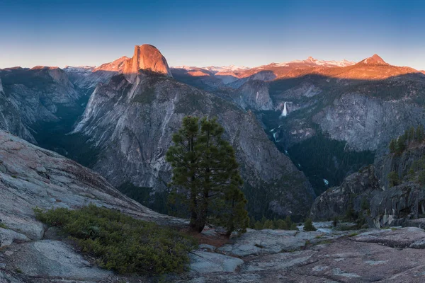 Half Dome Yosemite Völgy Yosemite Nemzeti Parkban Színes Naplemente Alatt — Stock Fotó