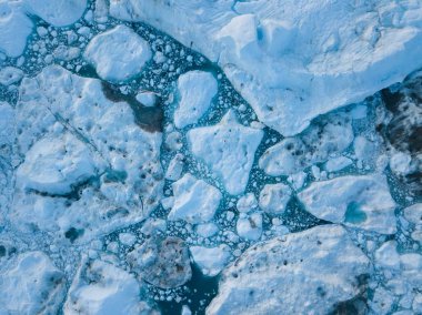 Buzdağları, iklim değişikliği ve Küresel Isınma 'ya hava görüntüsü yolluyor. Ilulissat, Grönland 'daki buzdağının eriyen buzulları. Unesco Dünya Mirası Alanındaki Kuzey Kutbu buz tabakası