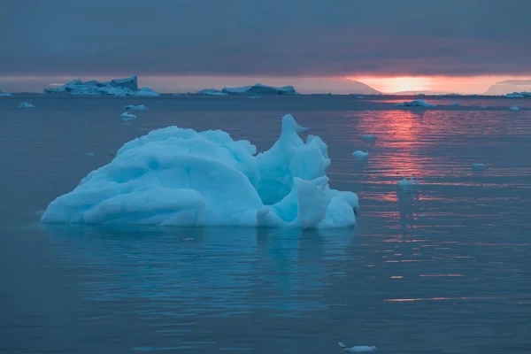 Arktická Příroda Ledovci Grónsku Icefjord Půlnočním Sluncem Západem Slunce Obzoru — Stock fotografie