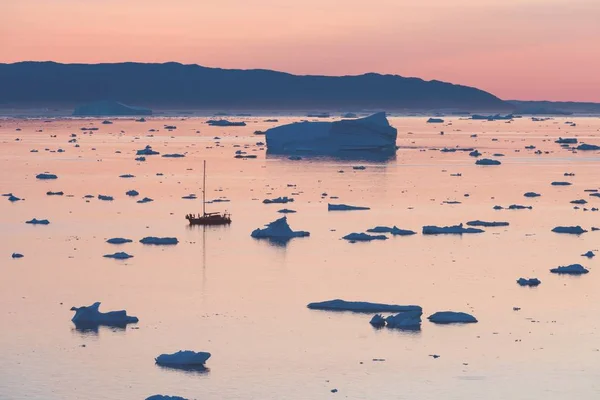 Paisagem Natural Ártico Com Icebergs Fiorde Gelo Gronelândia Com Pôr — Fotografia de Stock