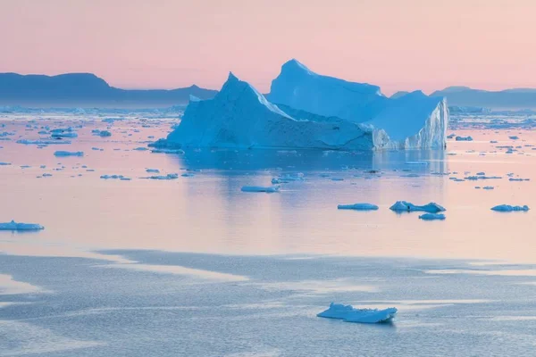 Sarkvidéki Természet Táj Jéghegyek Grönlandon Icefjord Éjféli Nap Naplemente Napkelte — Stock Fotó