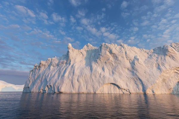 Hatalmas Jéghegyek Különböző Formákban Disko Bay Ben Nyugat Grönlandon Forrásuk — Stock Fotó