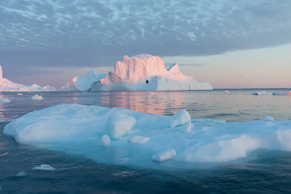 Énormes Icebergs Différentes Formes Dans Baie Disko Ouest Groenland Leur — Photo