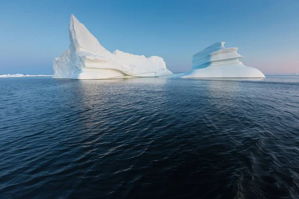 Énormes Icebergs Différentes Formes Dans Baie Disko Ouest Groenland Leur — Photo