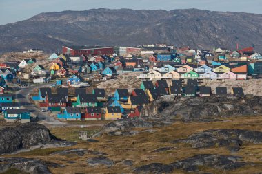 Rodebay, Grönland'ın renkli evleri. Bu yerleşim ilulissat 22.5 km kuzeyinde, doğu Disko Körfezi içine anakara kapalı jutting küçük bir yarımada üzerinde yer almaktadır. Unesco Dünya Mirası