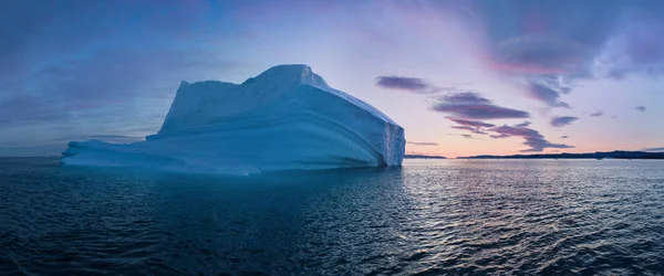 Icebergs Varados Niebla Boca Del Fiordo Helado Cerca Ilulissat Naturaleza —  Fotos de Stock