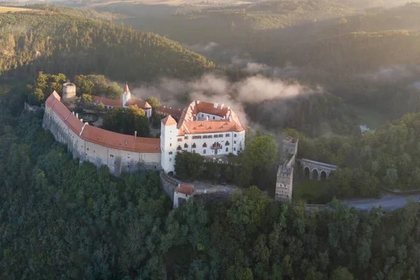 Bitov Middeleeuws Kasteel Zuid Moravië Tijdens Geweldige Zonsopgang Tsjechië Europa — Stockfoto