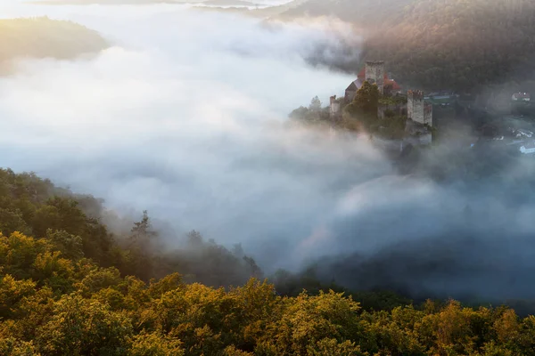 Bitov Middeleeuws Kasteel Zuid Moravië Tijdens Geweldige Zonsopgang Tsjechië Europa — Stockfoto