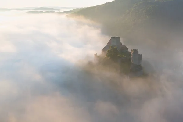 Bitov Middeleeuws Kasteel Zuid Moravië Tijdens Geweldige Zonsopgang Tsjechië Europa — Stockfoto