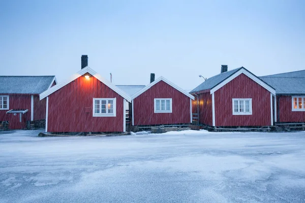 Reine Noruega 2020 Casas Tradicionais Madeira Vermelha Costa Fiorde Reine — Fotografia de Stock