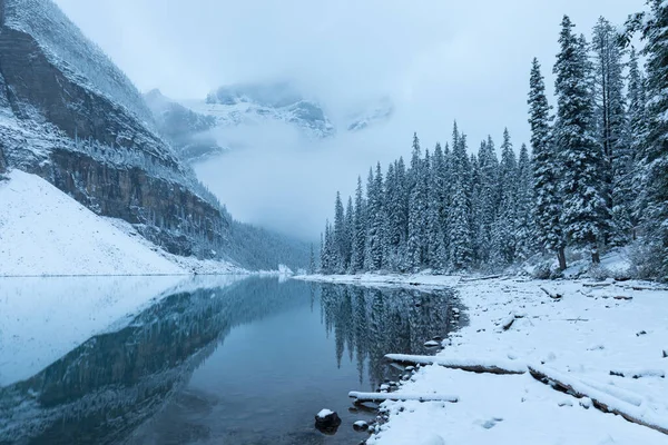 Primera Nieve Mañana Lago Moraine Parque Nacional Banff Alberta Canadá —  Fotos de Stock