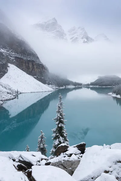 Primera Nieve Mañana Lago Moraine Parque Nacional Banff Alberta Canadá —  Fotos de Stock
