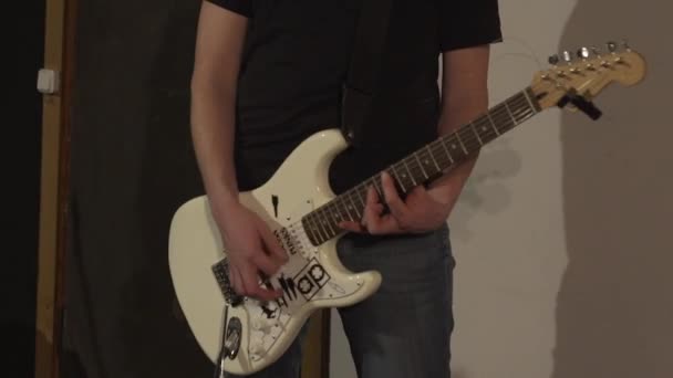 Guitarrista Estudio Tocando Guitarra — Vídeo de stock