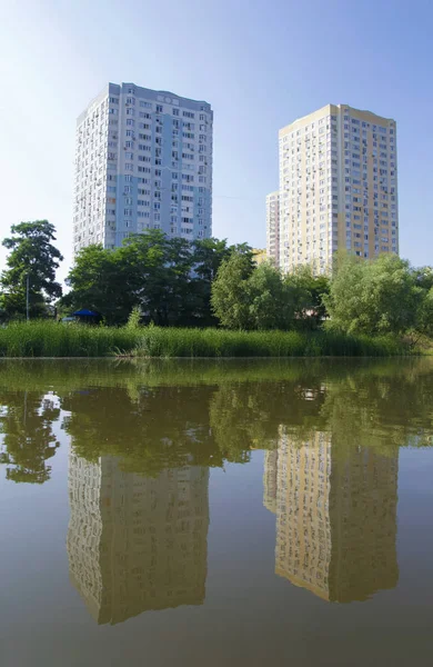 Casas Multialmacenadas Lago — Foto de Stock