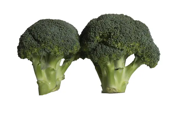.Brokoli beyaz arkaplanda izole edildi