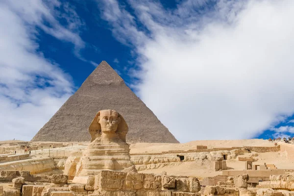 Sfinxen och pyramiden, Kairo, Egypten — Stockfoto