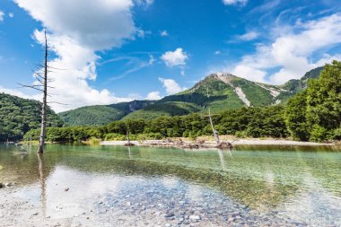 Kamikochi Japonya, Taisho-IKE gölet ve Mt Yakedake