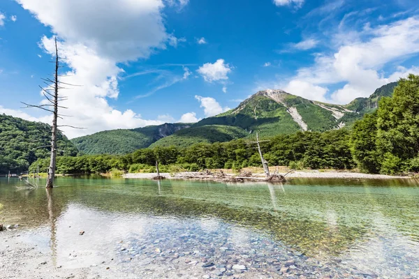 Kamikochi Japan, Taisho-ike pond and Mt Yakedake — Stock Photo, Image