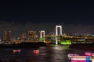 Odaiba Şehir gece görünümü, Tokyo, Rainbow köprü dönüm noktası Twilight sahne, Japonya.