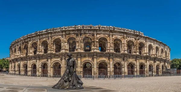 Nimes,Fransa - 28 Haziran 2018 :DNimes Antik Roma Amfitiyatrosu'nun kuyrukları, Fransa