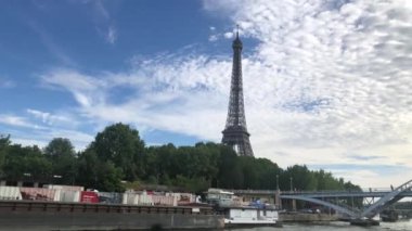 Seine Nehri Cruises Eyfel Kulesi yaz aylarında