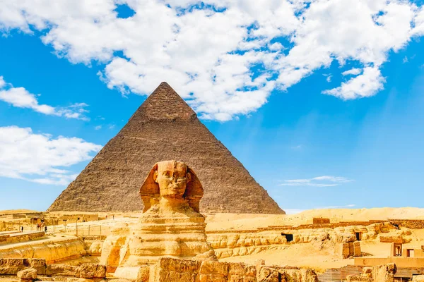 La Sfinge e la Piramide al Cairo, Egitto — Foto Stock