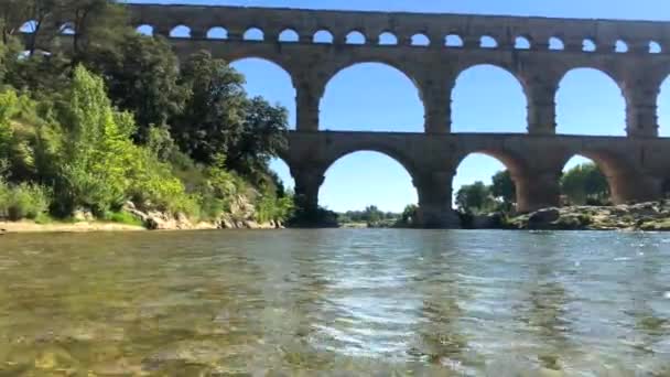 Pont du Gard, antik romersk akvedukt över Gardon River i Provence, Frankrike — Stockvideo