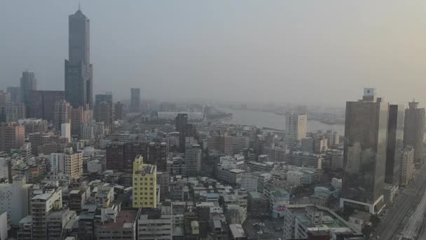Flyg bilder av Kaohsiung landmärke, 85 Sky Tower i Taiwan. — Stockvideo