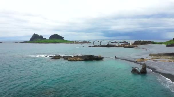 Vista aérea del área de recreación de Sanxiantai ubicada en Taitung, Taiwán . — Vídeo de stock