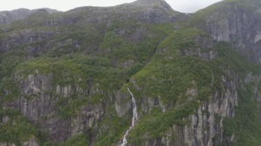 Norveç, Rogaland Bölgesi, Lysebotn, Lysefjord Şelalesi. Video görüntüleri.. 